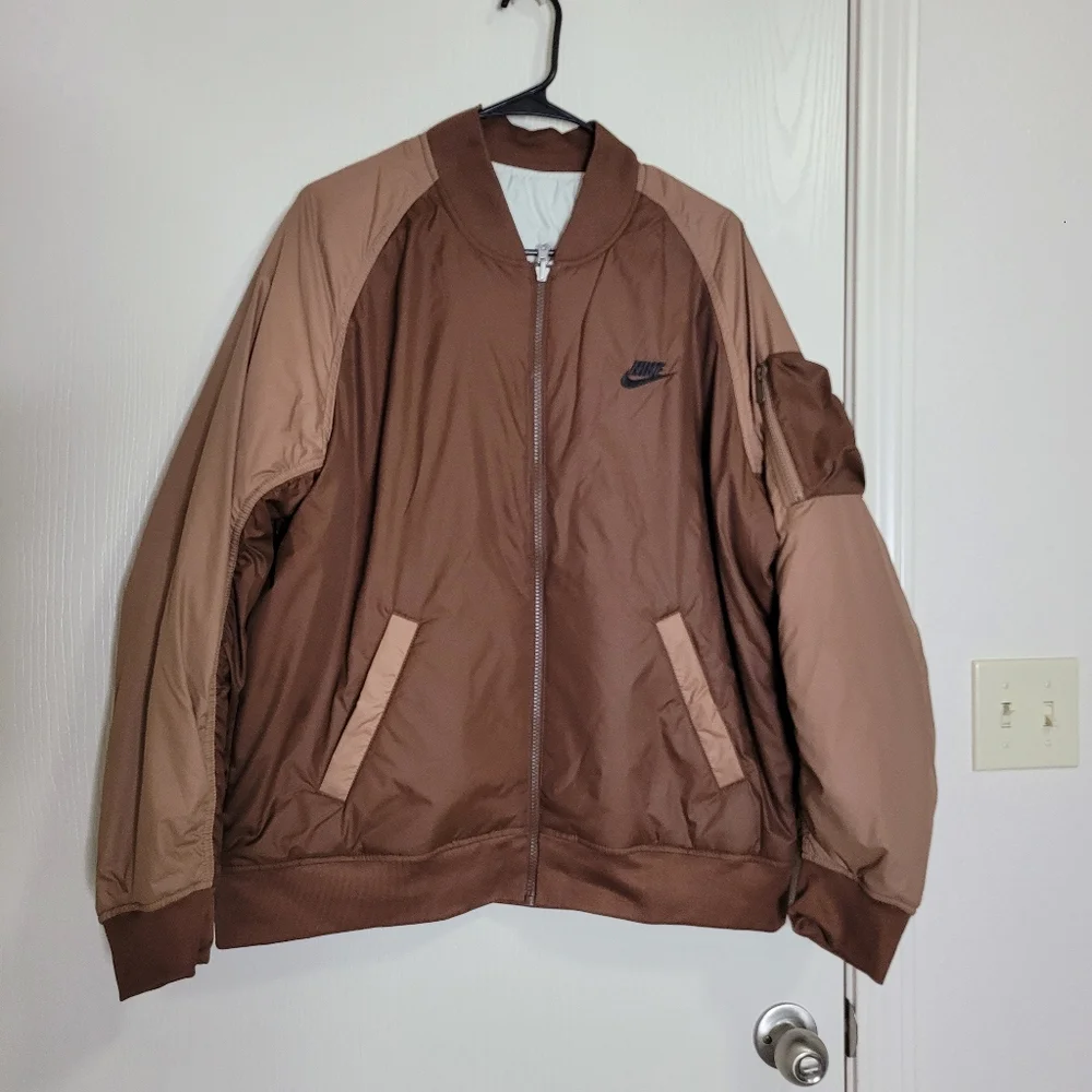 Men Nike athletic Reversible bomber jacket size L new